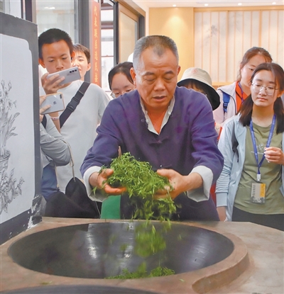 从“静态参观”到“沉浸参与”——实践育人激发非遗传承新活力